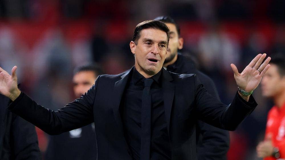 制和必需的, 主帅米哈乌, 球星关系的 制和必需的, 主帅米哈乌, 球星关系的